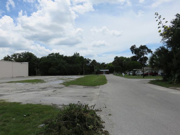 Freestanding Building on Lit Corner: 660 Mason Avenue, Daytona Beach, FL 32117